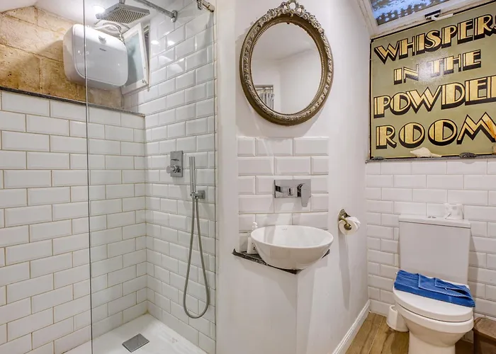 Charming 1bedroom Heart Of דירה *